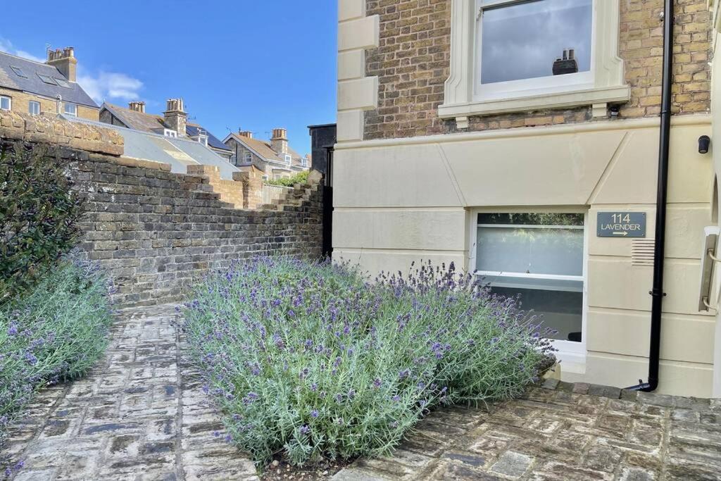 Lavender Apartment - Spacious Apartment Close To The Beach Deal Exterior photo